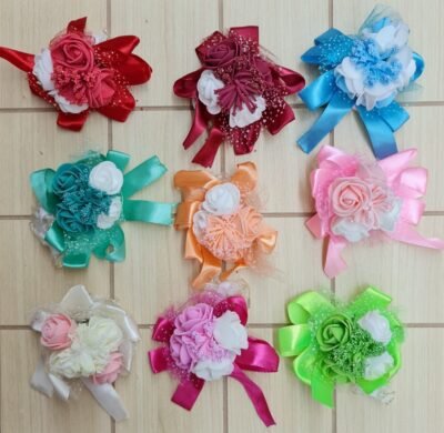 A flower wreath with a bow